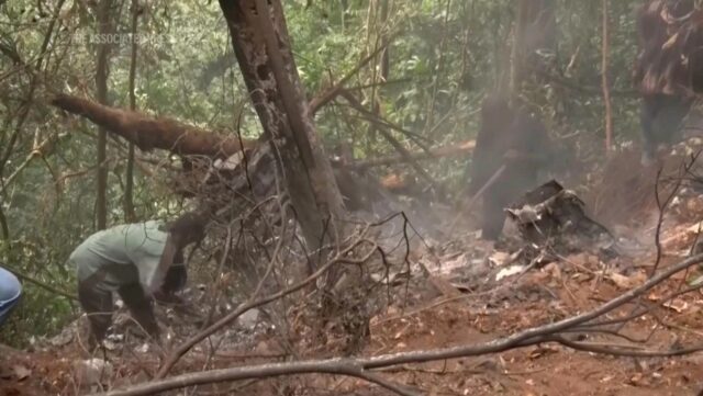 helicopter crash, cocoa sacks